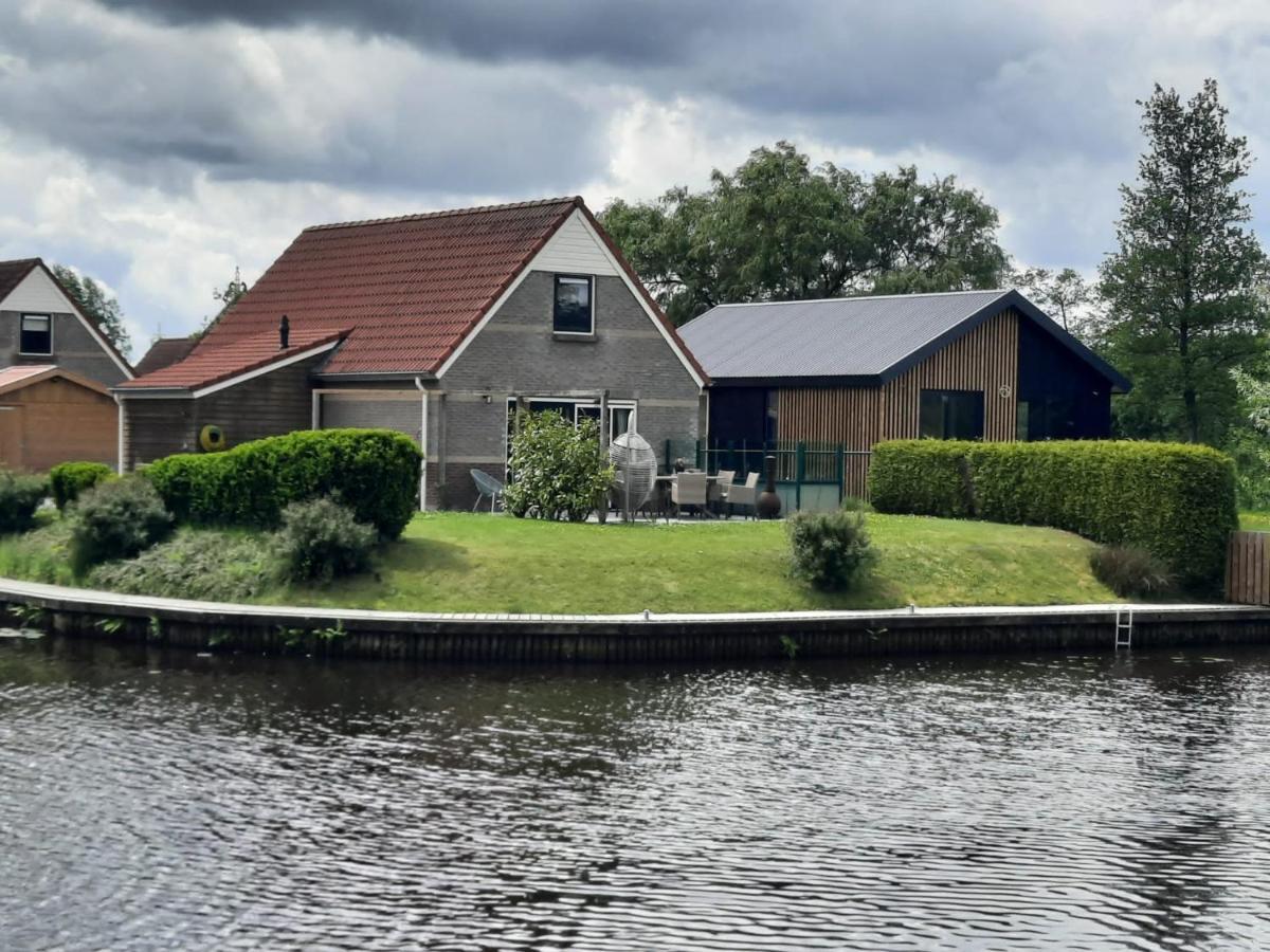 Waterhuis Friesland Oudwoude Exterior photo