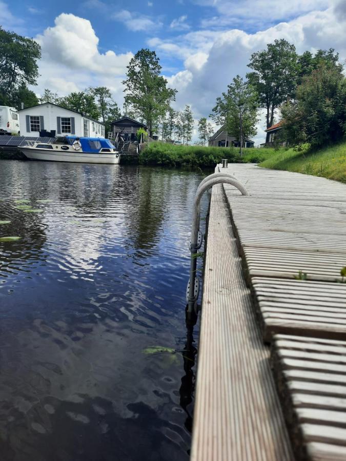 Waterhuis Friesland Oudwoude Exterior photo