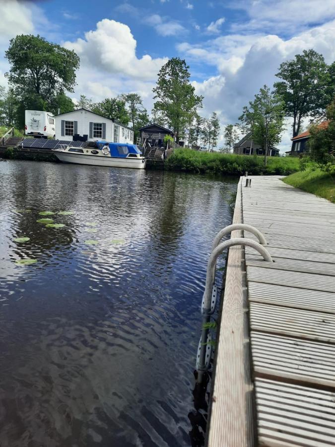 Waterhuis Friesland Oudwoude Exterior photo